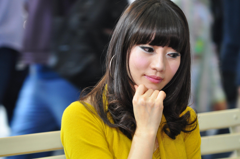 Illustration for article titled 2009 Seoul Motor Show: Kimchi-Flavored Booth Professionals